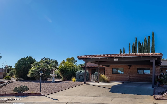 view of front facade featuring a carport