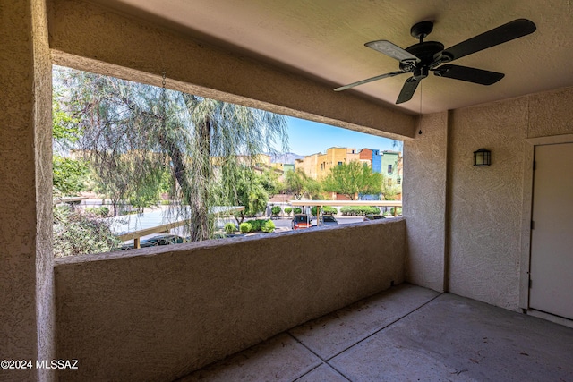 balcony featuring ceiling fan