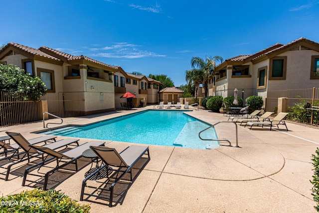 view of swimming pool featuring a patio