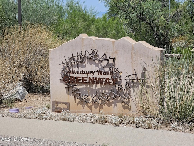 view of community / neighborhood sign