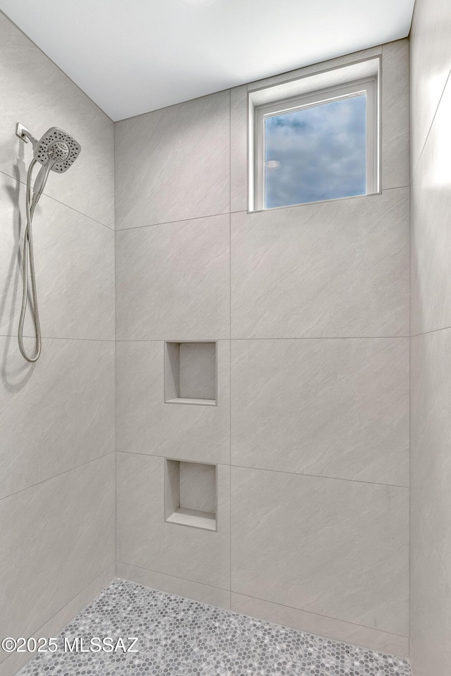 14821 E Diamond F Rnch Pl, Vail, AZ 85641 - bathroom featuring tiled shower
