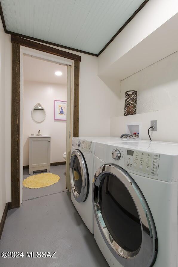 laundry room featuring independent washer and dryer