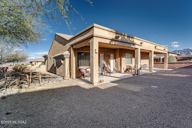 view of front of property featuring a patio area