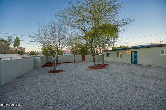 view of yard at dusk