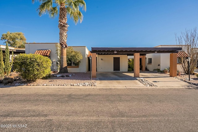 view of front of house featuring a carport