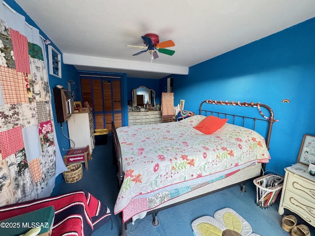 bedroom with ceiling fan