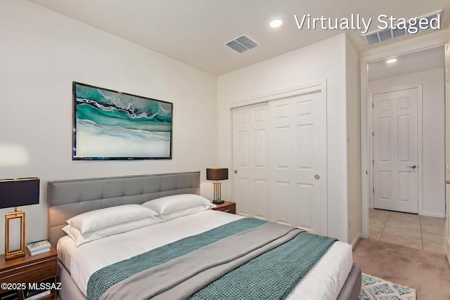 bedroom featuring a closet, visible vents, recessed lighting, and carpet floors