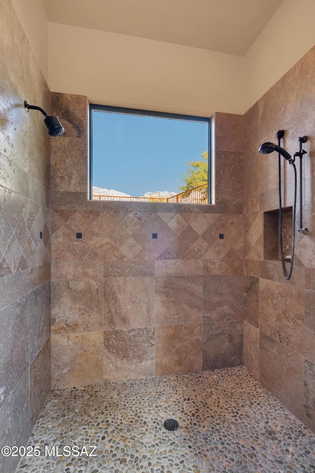 bathroom featuring a tile shower