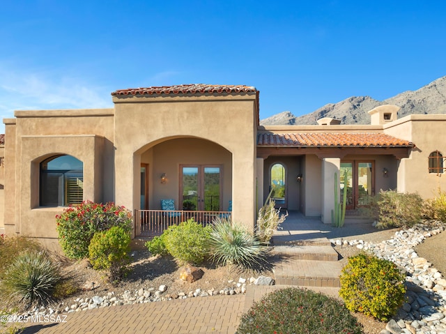 view of front of home featuring a mountain view