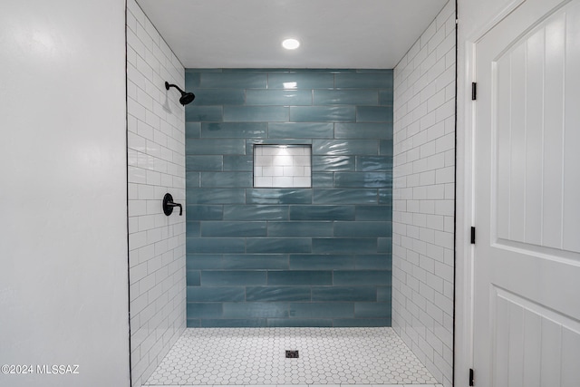 bathroom featuring tiled shower