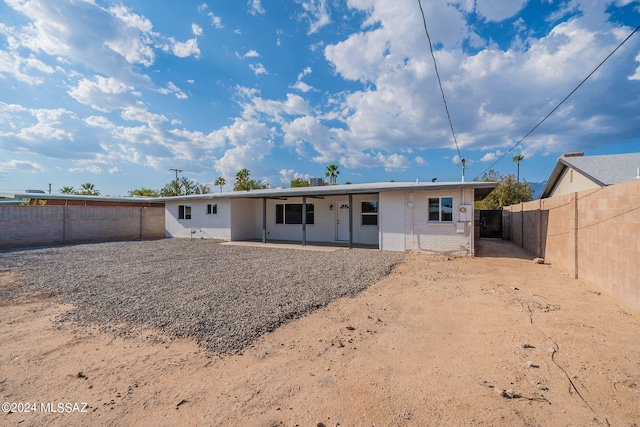 view of front of property