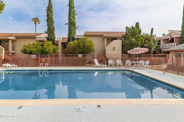 view of swimming pool