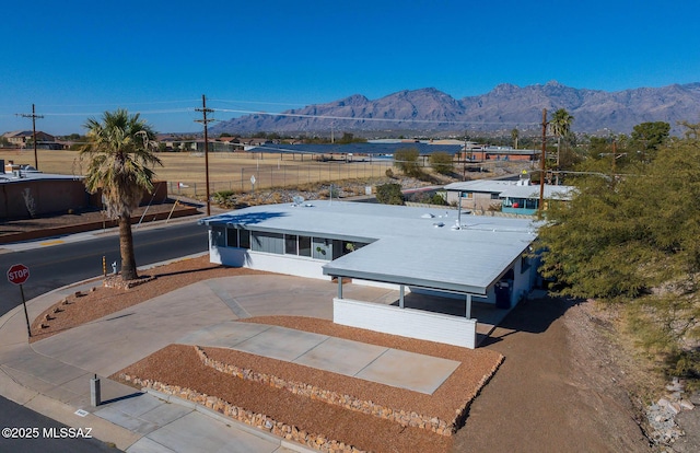 bird's eye view featuring a mountain view