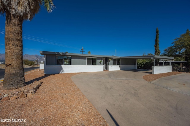 view of front facade with a carport