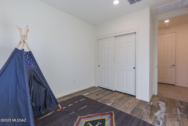 unfurnished bedroom featuring a closet