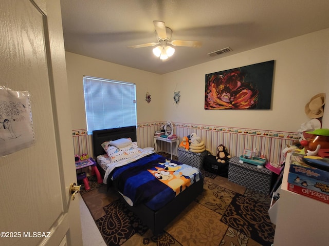 bedroom with ceiling fan