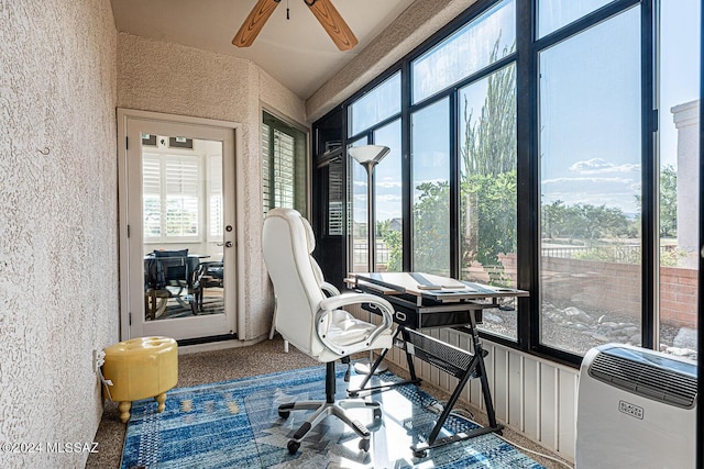 sunroom with ceiling fan