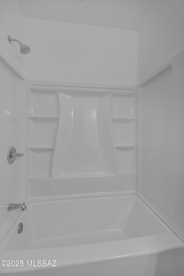 bathroom with tub / shower combination