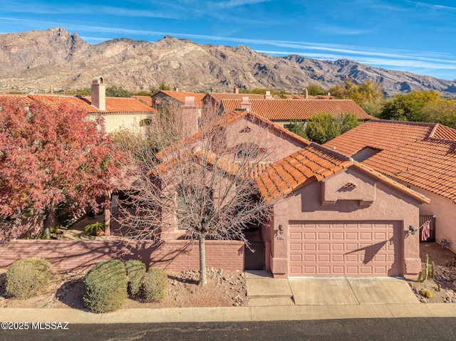 bird's eye view with a mountain view