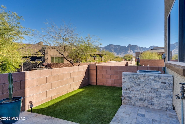 view of yard with a mountain view