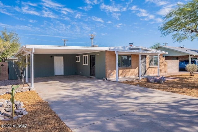 view of front of property featuring a carport