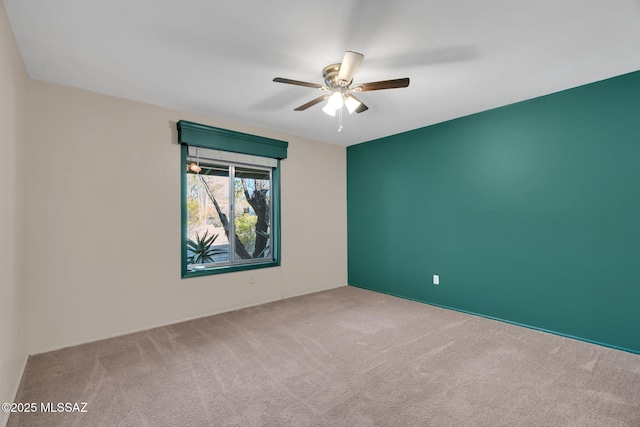 unfurnished room featuring ceiling fan and carpet flooring