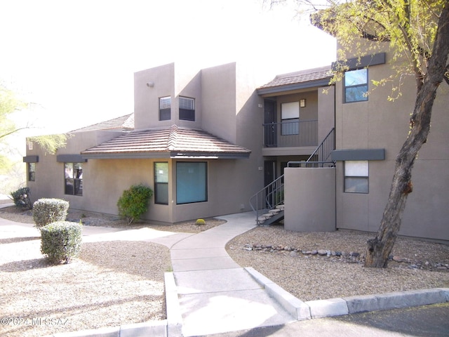 view of front facade