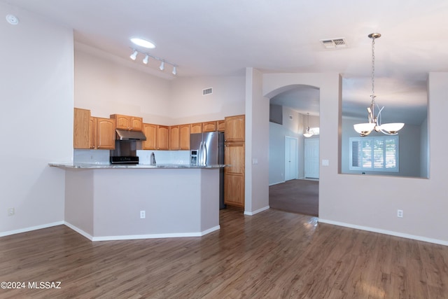 kitchen featuring visible vents, under cabinet range hood, and wood finished floors