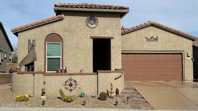 view of front facade with a garage