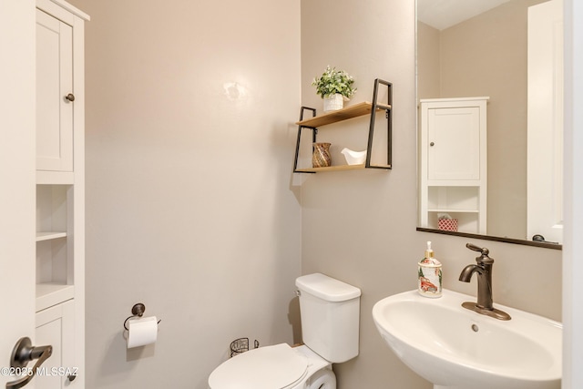 bathroom featuring sink and toilet