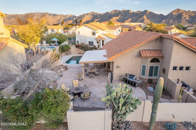 bird's eye view featuring a mountain view