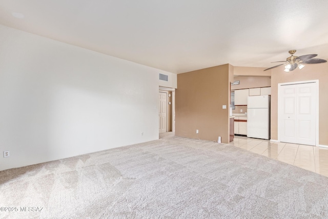 unfurnished room featuring light carpet and ceiling fan