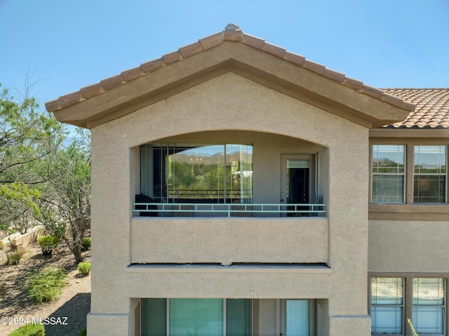 exterior space featuring a balcony