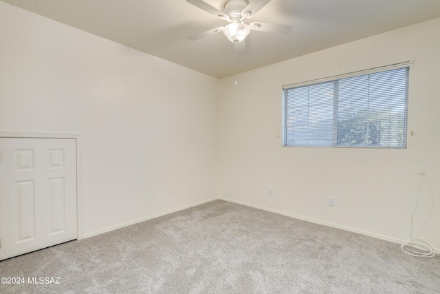 carpeted empty room featuring ceiling fan