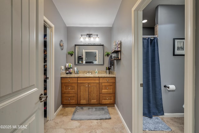 bathroom featuring a shower with shower curtain and vanity