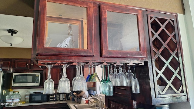 room details featuring wet bar