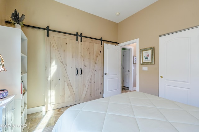 bedroom featuring a closet and a barn door