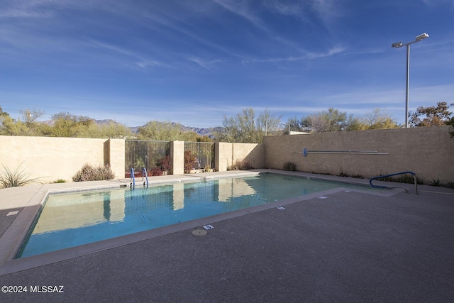 view of swimming pool