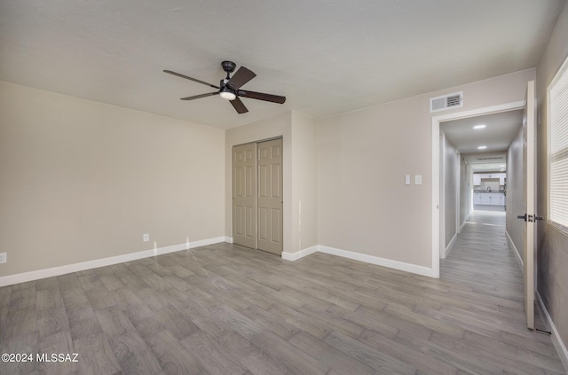 unfurnished room with light hardwood / wood-style flooring and ceiling fan