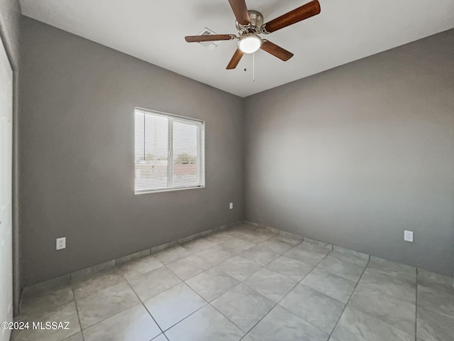 empty room with ceiling fan