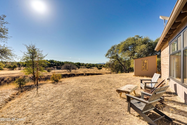 view of yard featuring a rural view