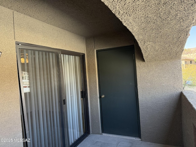 view of exterior entry with stucco siding