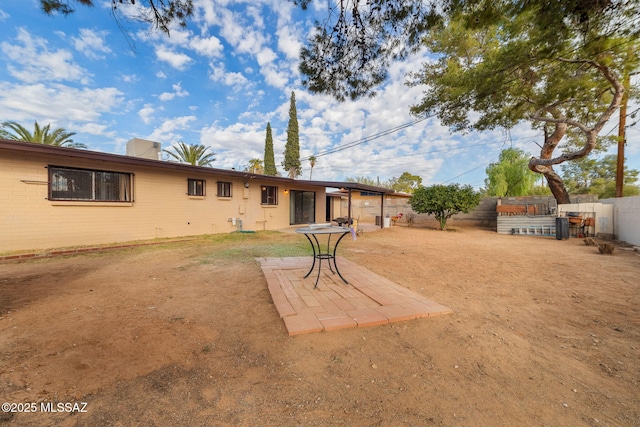 view of yard featuring a patio