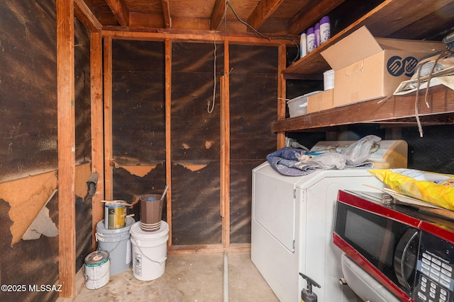 basement featuring washing machine and dryer