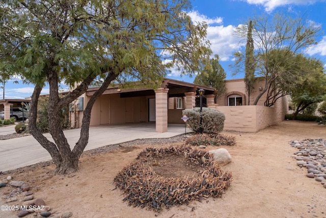 view of front of home featuring a carport