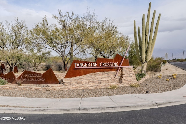 view of community / neighborhood sign