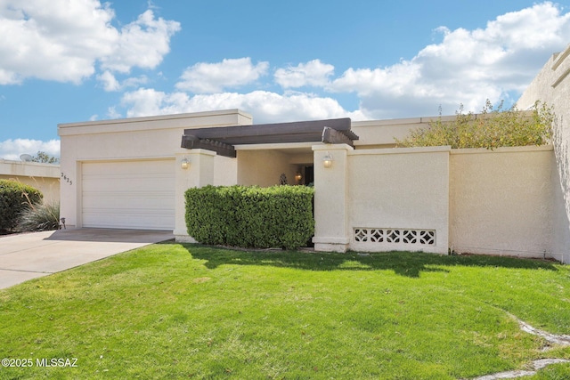 view of front of home featuring stucco siding, driveway, fence, a front yard, and a garage