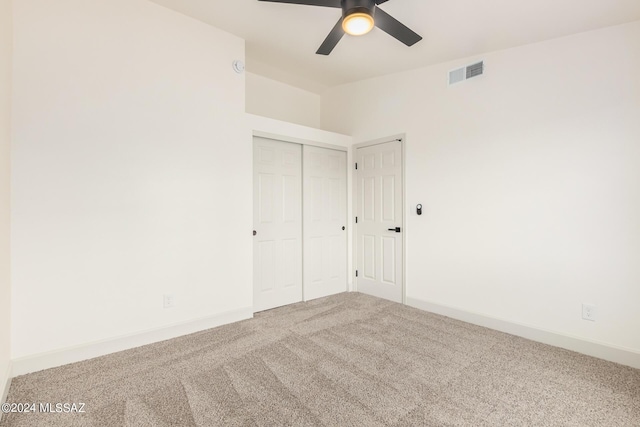 empty room featuring carpet flooring and ceiling fan