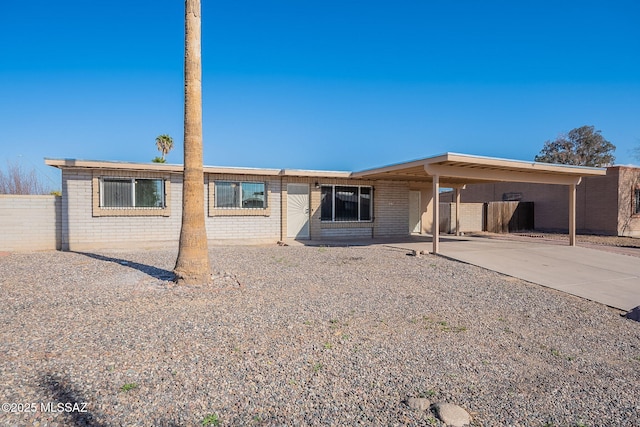 view of front of property featuring a carport