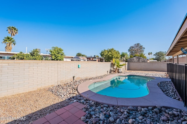 view of swimming pool